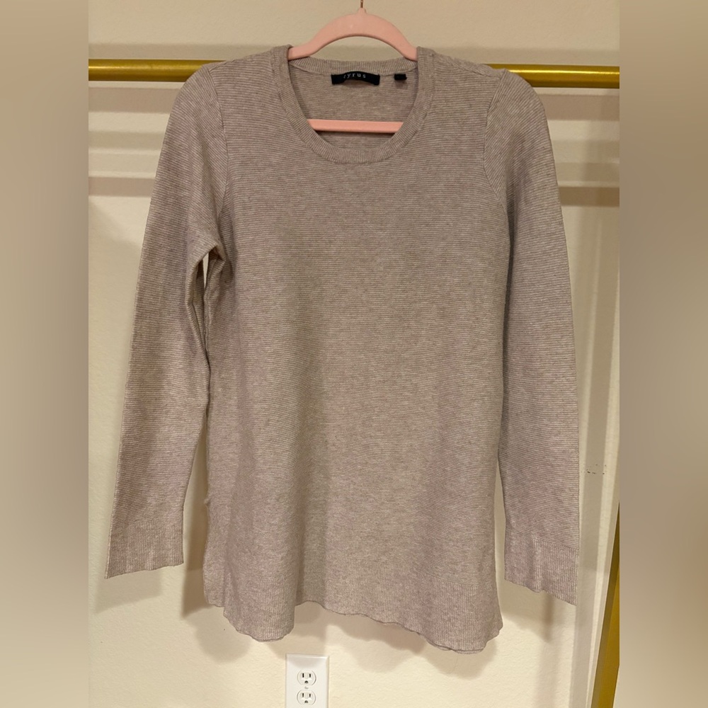 Cyrus Women’s beige light brown sweater, large